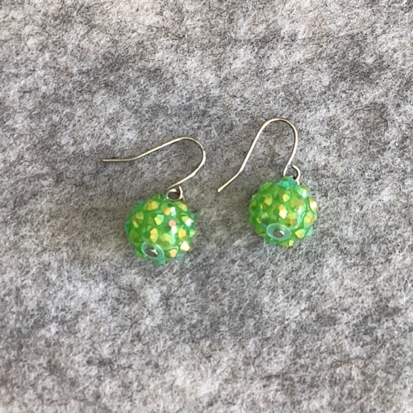 Green beaded earrings      E - Picture 3 of 4